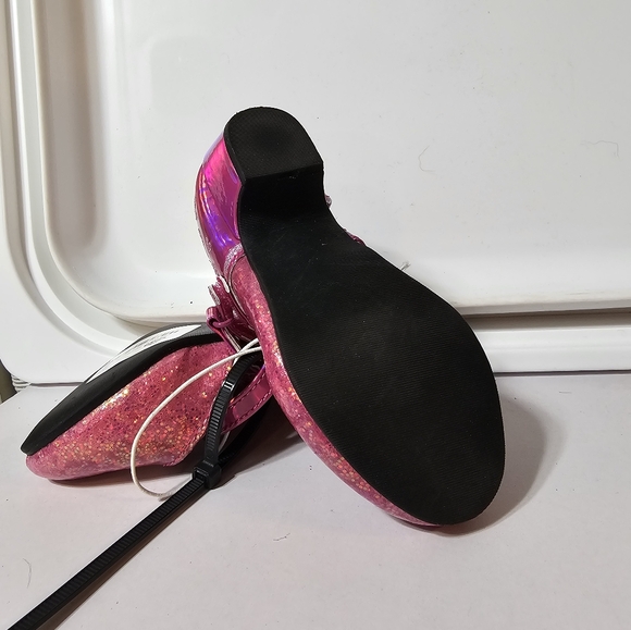 New size 7 Disney princess shoes - Picture 4 of 4